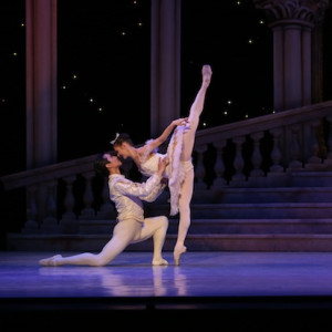 Alina Cojocaru and Chi Cao. Photo: David Kelly.